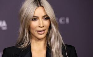 Kim Kardashian heeft een wel erg gespierde make-over gekregen