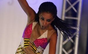 Model onderuit tijdens Nigeria Fashion Week