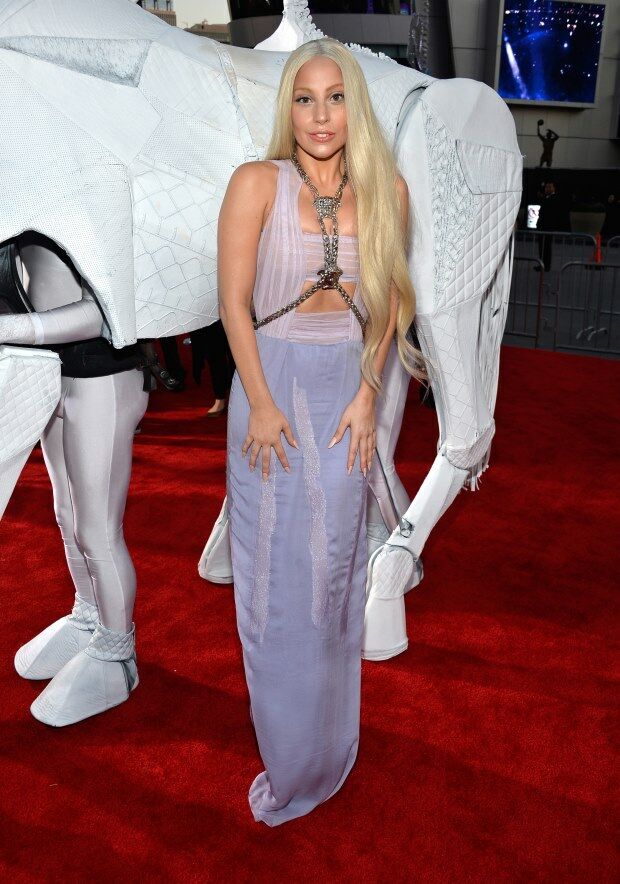 First look: Lady Gaga voor Versace