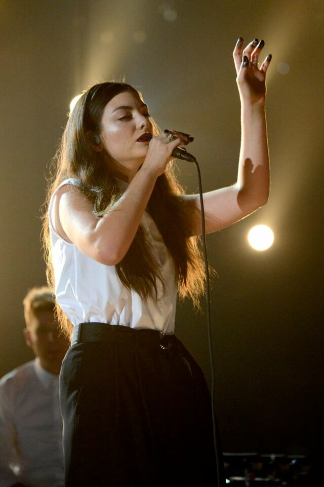 dip dyed ink fingers Lorde