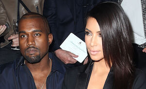 Kim en Kanye showen decolletés tijdens Paris Fashion Week