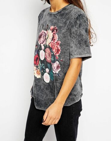 grijs shirt met rozenprint