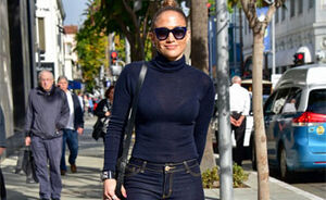 OOTD: Jennifer Lopez in skinny jeans en turtleneck sweater