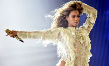Beyoncé is op 10-jarige leeftijd al een Queen en deze video laat dat zien
