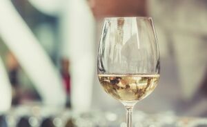 Slecht nieuws voor witte wijnliefhebbers!