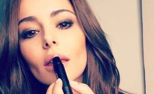10 celebs die hun eigen make-up doen