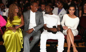 Kim Kardashian en Kanye leggen ruzie bij met Beyoncé en Jay Z