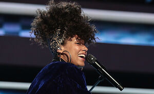 Alicia Keys puur natuur op de cover van Allure: “I’m not a slave to make-up”