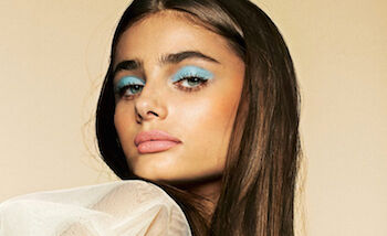Taylor Hill sexy en zwoel in Sunday Times Style