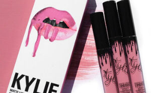 Kylie Jenner haalt een half miljoen dollar op voor het goede doel met nieuwe lip kit