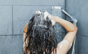 Deze fout maak ook jij tijdens het wassen van je haar