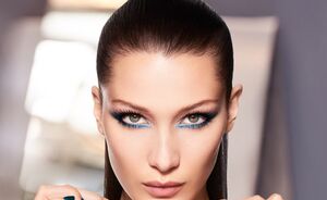 Bella Hadid ‘pumps it up’ in de nieuwe campagne van Dior