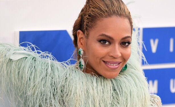 Verklappen de oorbellen van Beyoncé het geslacht van haar tweeling?!