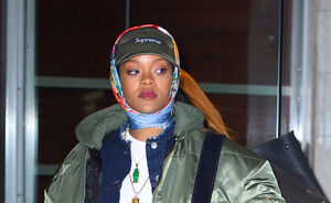 Rihanna glittert van top tot teen in Gucci Coachella outfit