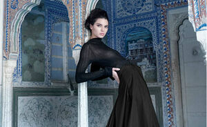 Kendall Jenner is een gothic stunner voor Vogue India