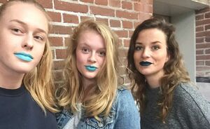 REVIEW: Wij hebben de blauwe lippenstift voor je uitgeprobeerd en dit is wat we ervan vonden