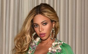 Beyoncé showt groeiende baby bump tijdens haar date night met Jay Z