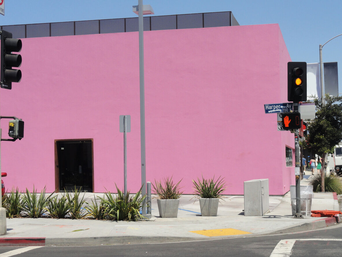 Oh nee! De roze muur waar alle Insta-girls foto’s voor maken in LA is niet meer roze!