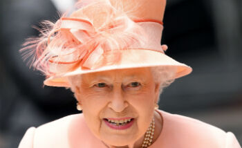 De Britse koningin draagt deze goedkope nagellak al sinds 1989