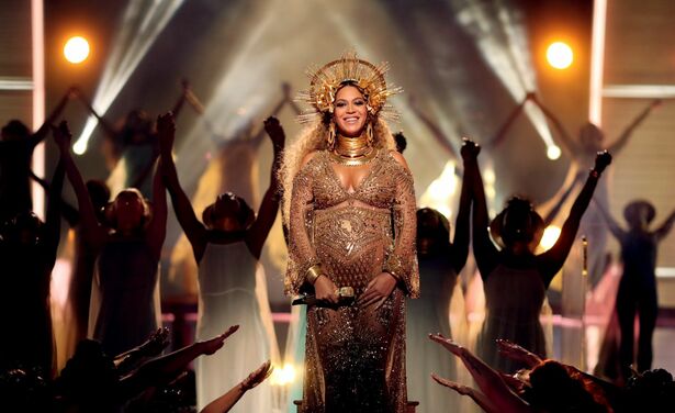 Alles over de bevalling van Beyoncé + de leukste reacties