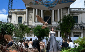 Dior Haute Couture showt een mix van old Hollywood glam en safari in Parijs
