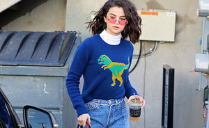 Selena Gomez doet het voor: pre-birthday feestje met perfecte outfit in cabrio