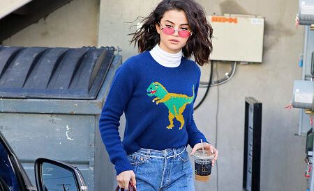 Selena Gomez doet het voor: pre-birthday feestje met perfecte outfit in cabrio
