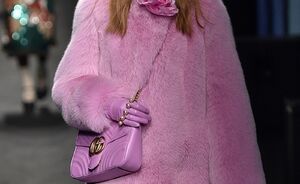 H&M komt met een look-a-like van die geweldige roze fluffy Gucci jas