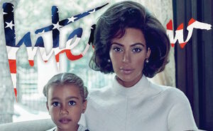 Kim Kardashian kruipt in de huid van Jackie Kennedy en mensen zijn boos
