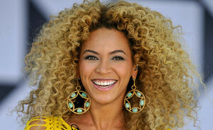 Briljant: Beyoncé ontwierp een pet voor vrouwen met dik krullend haar