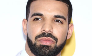 Drake verzamelt dure designertassen voor zijn toekomstige vrouw...