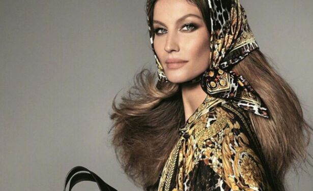 Deze 90’s supermodellen schitteren in de nieuwste campagne van Versace 