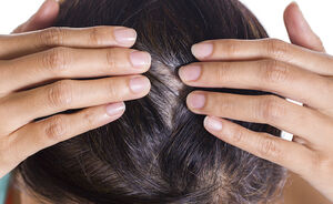 3 simpele manieren om grijze haren te verdoezelen