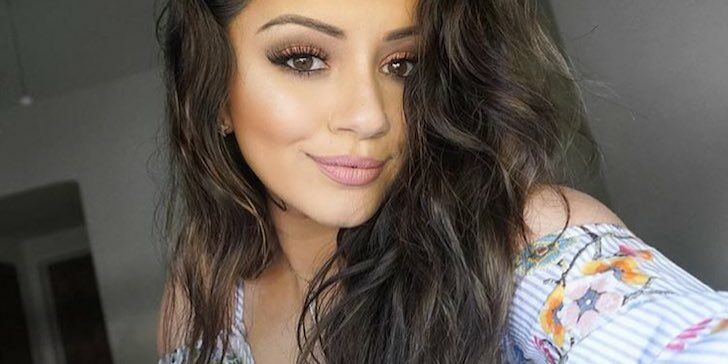 Nooit meer make-up op je kleding dankzij deze tips