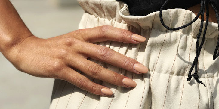 Door deze nagellakkleuren lijken je handen bruiner