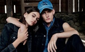 Kaia en broer Presley Gerber samen te zien in Calvin Klein's spring 2018 campagne