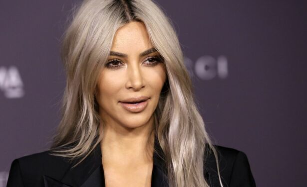 Kim Kardashian heeft een wel erg gespierde make-over gekregen