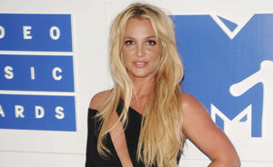 Je raadt nooit in welke designer campagne Britney Spears op dit moment straalt...