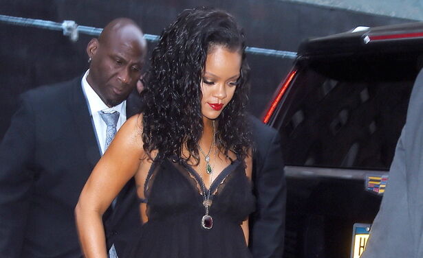Fans zijn boos op Rihanna en dit waarom