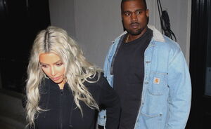 Een naakte look-a-like van Kim Kardashian staat model voor de nieuwe Yeezy-campagne en mensen zijn in shock
