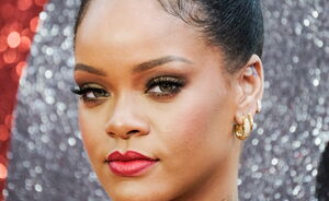 Rihanna regelt dat KLM als de wiedeweerga verloren bagage van visagiste vindt en bezorgt