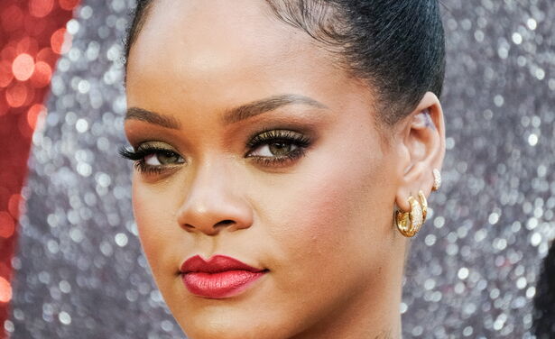 Rihanna regelt dat KLM als de wiedeweerga verloren bagage van visagiste vindt en bezorgt