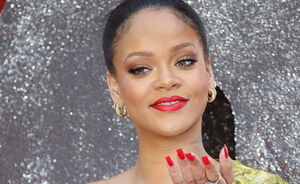 Rihanna komt vanaf nu elke week met een make-up tutorial en dit is waarom je die moet zien