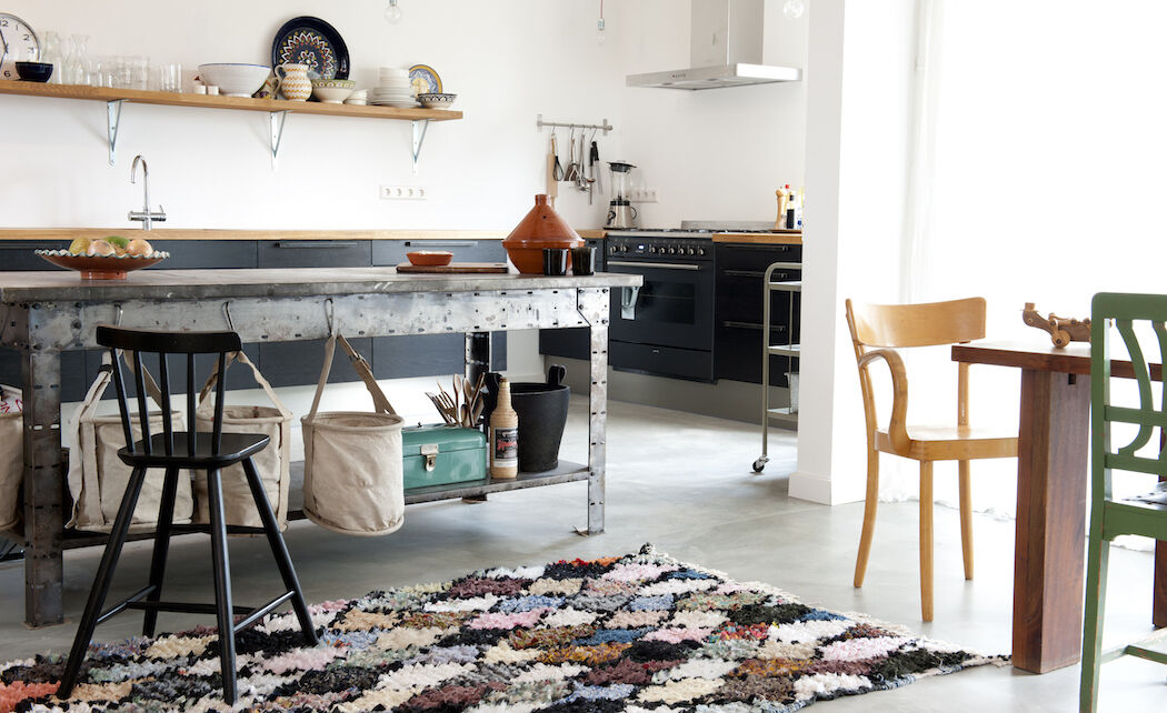 Duurzame interieurtrend: oude kledingstukken omtoveren in een prachtig tapijt
