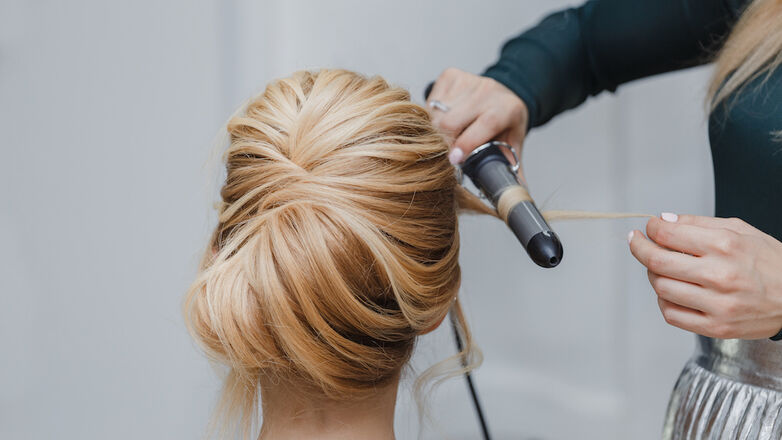 Opsteekkapsels: 3 eenvoudige manieren om je haar op te steken - Trendalert