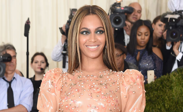 Beyoncé droeg van de week deze betaalbare designertas 