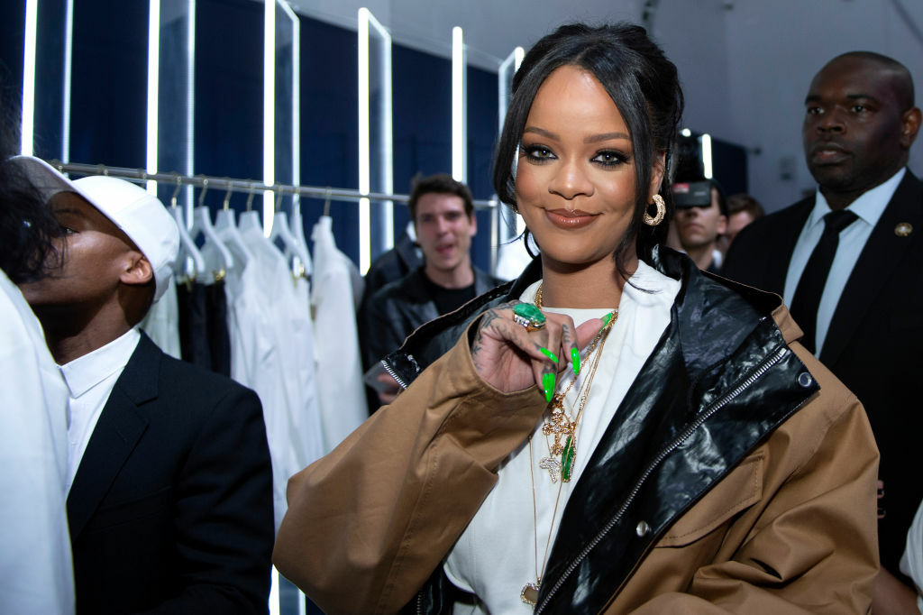 Rihanna wordt geprezen vanwege haar ongewone keuze voor model met littekens