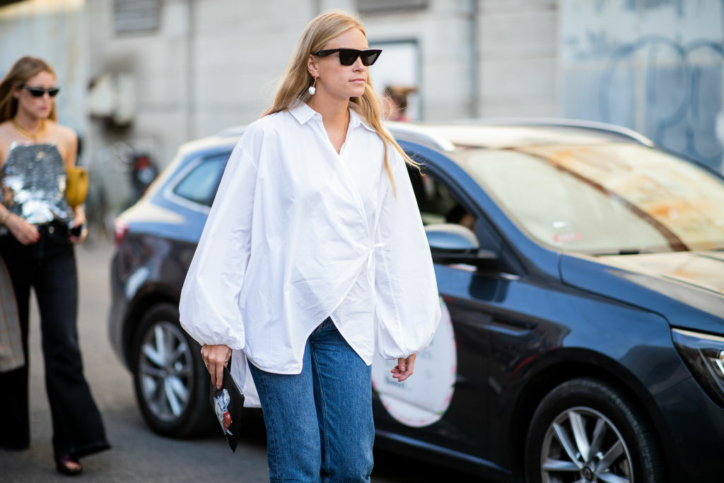 5 manieren om een witte blouse stijlvol te dragen
