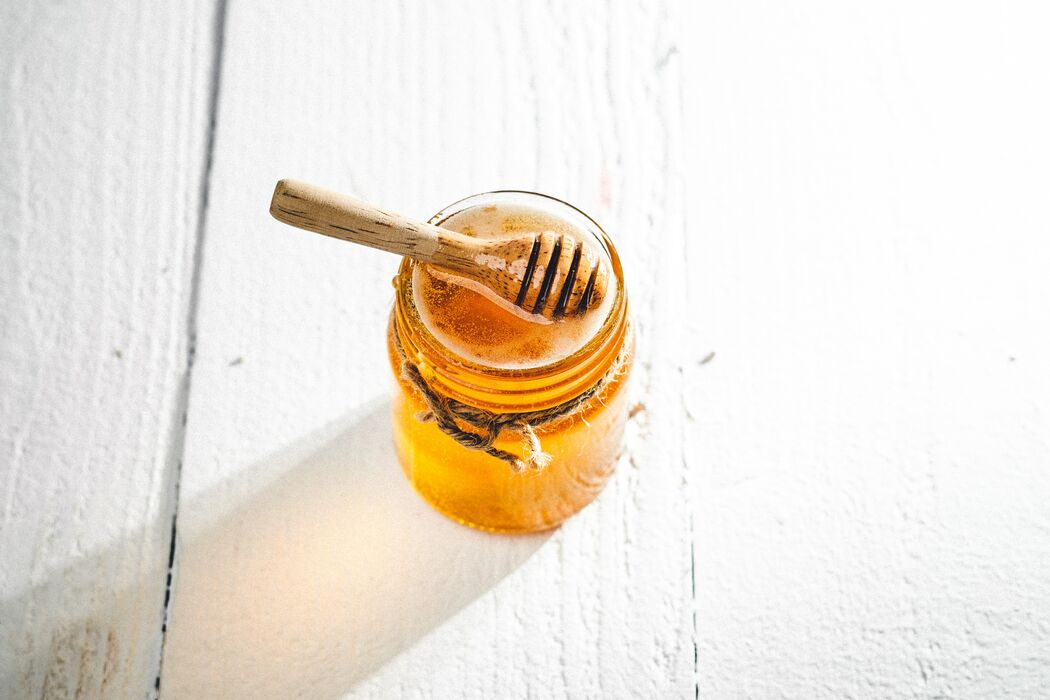 Manuka honing: dit is het en dit zijn de voordelen voor je huid + gezondheid