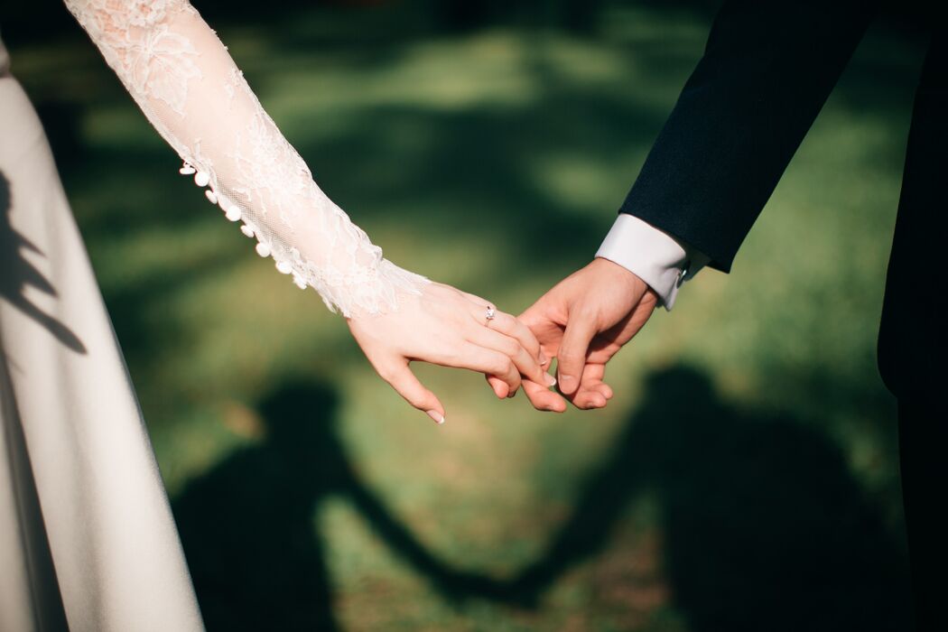 Waarom de bruidegom de jurk niet mag zien + 5 andere bijgeloven uitgelegd